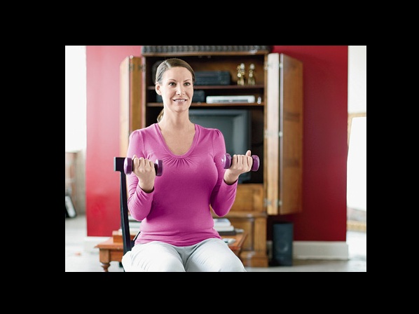 5 ejercicios para aliviar la artritis - Ejercicio  # 1: Fortalece los bíceps